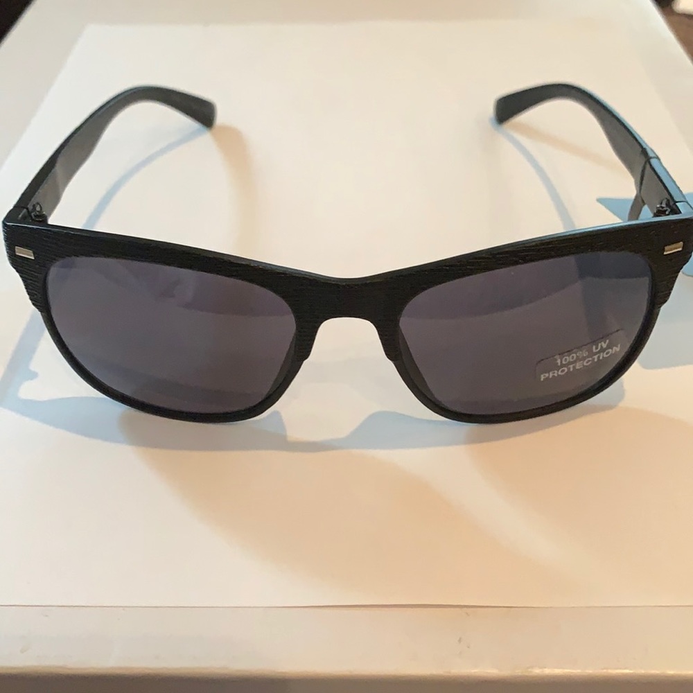 100% UV Protection men’s black sunglasses